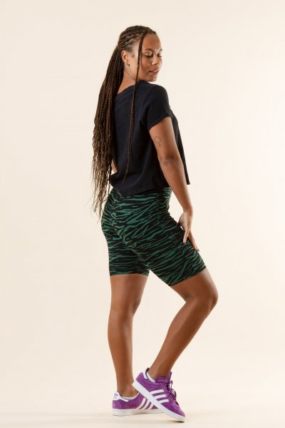 Basic Shorts Zebra Green Print